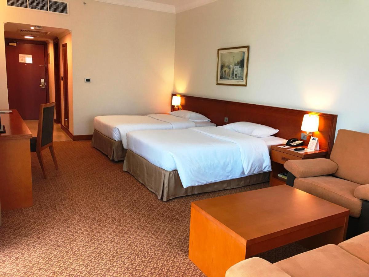 Copthorne Airport Hotel Dubai Exteriör bild
