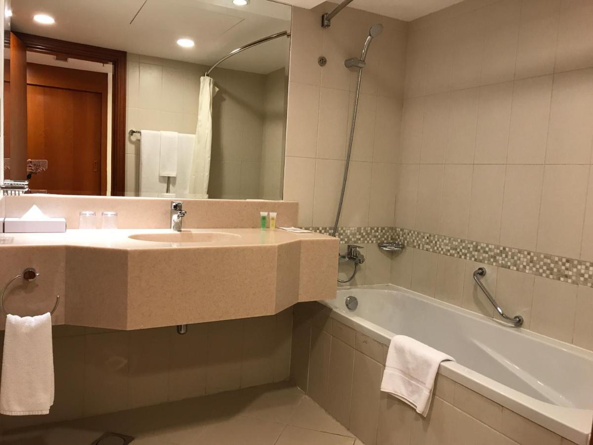 Copthorne Airport Hotel Dubai Exteriör bild